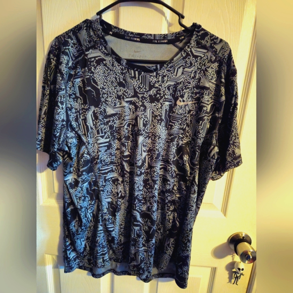 Nike Dri-Fit Athletic Shirt | Men's Large | Active, Sports, Gym, Lightweight